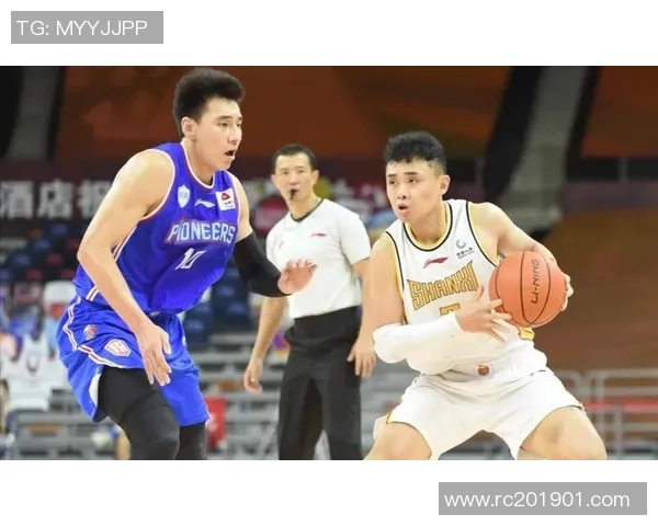 西安篮球队在锦标赛中的灵活性表现引发热议展现团队协作与战术创新